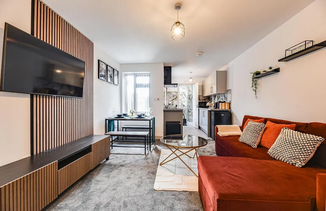 Stylish Flat Near Coop Arena & Etihad Stadium-1